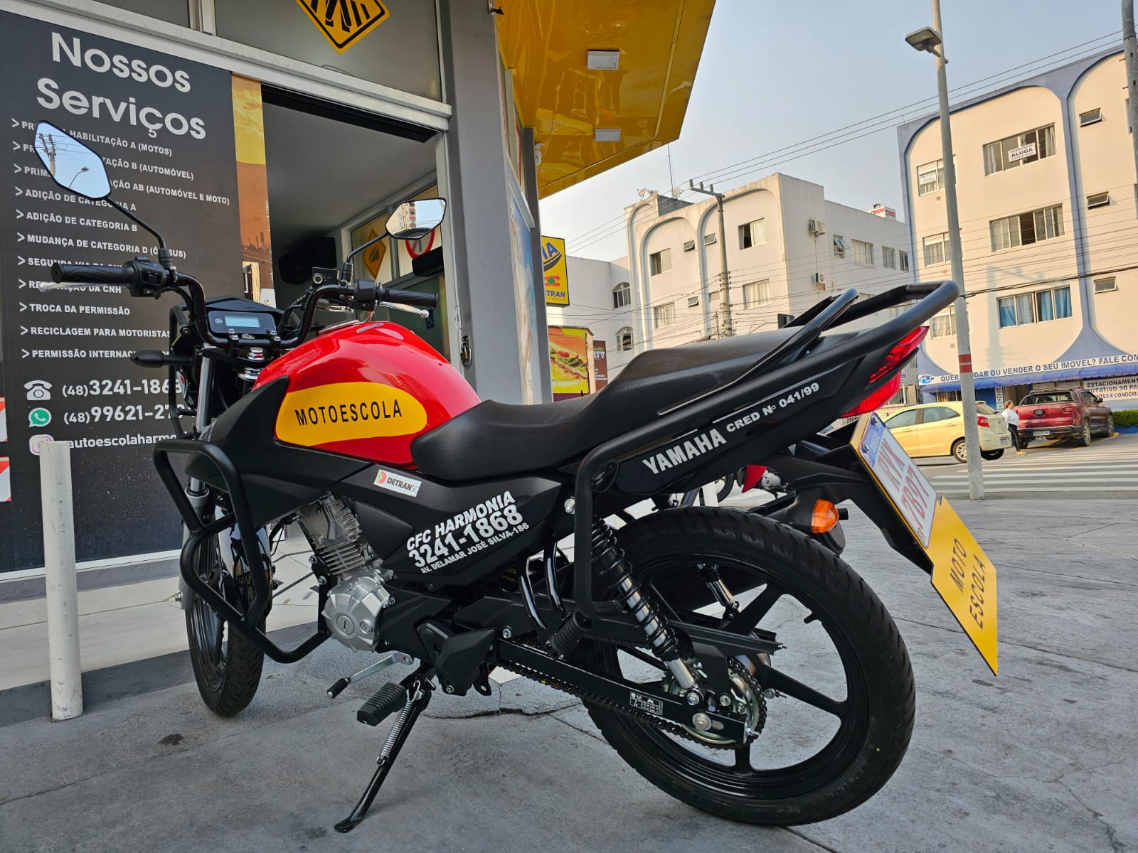 Moto Autoescola São josé lateral